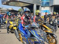 Ratusan Komunitas Motor Yamaha Serbu Pantai Losari Makassar
