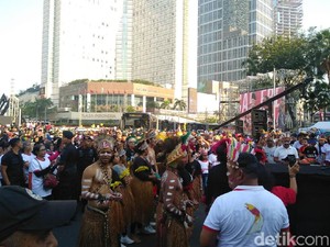 Masyarakat Papua Ajak Warga Menari Bersama di CFD Jakarta