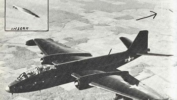 Waduh pesawat jet B-47 diikuti siapa itu? Foto: istimewa