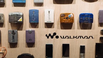 Kembali mengenang perjalanan Sony, mereka disebut sebagai pioner yang memulai era pemutar musik portabel saat merilis Wlak TPS-L2 pada 1 Juli 1979. (Foto: The Verge)