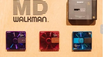 Kini setiap orang bisa mendengarkan musik di mana saja jika mempunyai smartphone. Namun pada era 80 dan 90an, mereka membutuhkan pemutar musik khusus untuk melakukan hal itu. (Foto: The Verge)