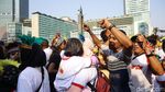 Keseruan Wiranto Nyanyi Bareng Masyarakat Papua di CFD