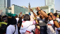 Peserta pun tampak antusias mengikuti Wiranto bernyanyi.