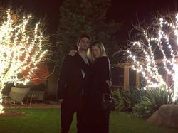 Putri Cantik Steve Jobs Pamer Kemesraan dengan Pacarnya