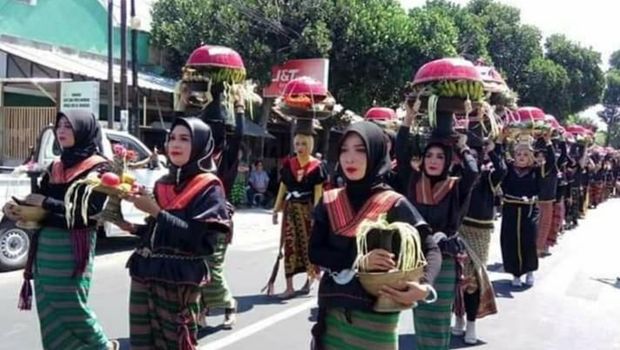 Rayakan Hari Jadi, Lombok Timur Punya Parade 1.000 Dulang