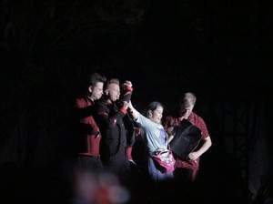 Bikin Iri! Perempuan Ini Diajak Manggung Westlife di Semarang