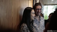 Aura dan Ercyk saat berbincang dengan media. Foto: Asep (detikHOT)