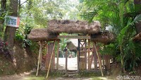 Daerah ini sekarang menjadi Wana Wisata Rowo Bayu. Dulunya pada 18 Desember 1771 ada perang antara warga Blambangan melawan penjajah Belanda yang menyengsarakan rakyat (Ardian Fanani/detikTravel)