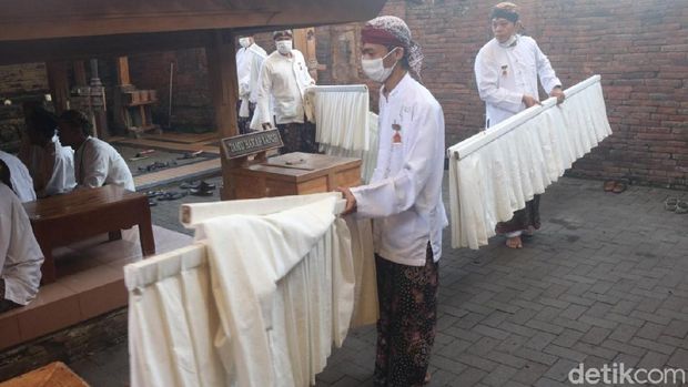 Tradisi Lepas Luwur Pesarean di Makam Sunan Kudus