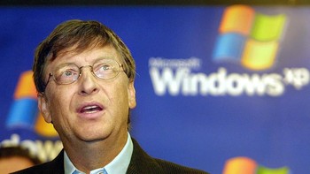 Bill Gates ketika menjelaskan kepada para khayalak apa saja kelebihan Windows XP. Foto: Getty Images