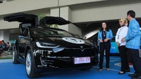 AP II bersama dengan Blue Bird pada 31 Mei 2019 mulai memperkenalkan layanan taksi listrik di Bandara Soekarno-Hatta. Total, terdapat 4 unit Tesla Model X 75D A/T dan 24 unit BYD e6 A/T yang beroperasi di Soekarno-Hatta. Keberadaan taksi listrik ini mendukung Soekarno-Hatta dalam mewujudkan konsep eco airport.
