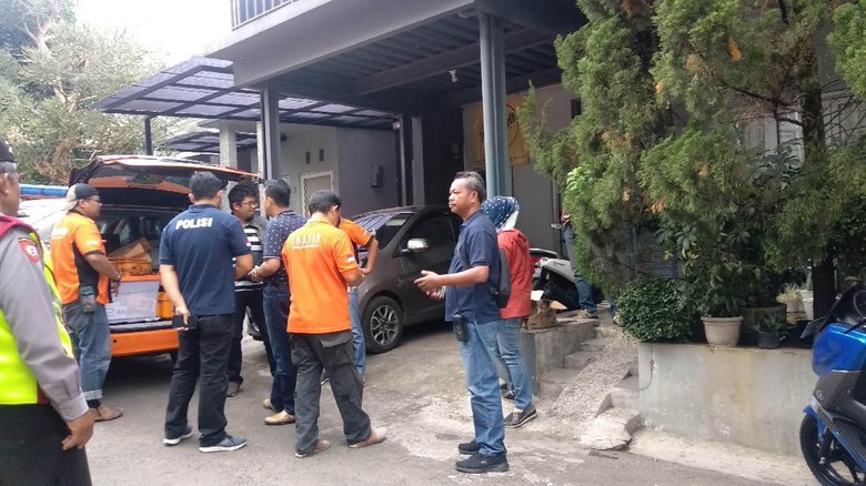 Ibu di Bandung Diduga Bunuh Anaknya yang Berusia 3 Bulan Ibu di Bandung Diduga Bunuh Anaknya yang Berusia 3 Bulan