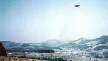 Penampakan wujud UFO terjadi lagi di Swiss tahun 1976. Foto: istimewa