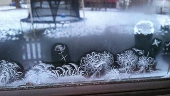 Lukisan di kaca. (Foto: Brightside)