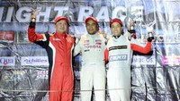 Ia naik podium juara bersama putra sulungnya Avila Bahar (ABM Motorsport). Perubahan drastis terjadi setelah pembalap TTI Haridarma Manoppo kena diskualifikasi usai lomba sehingga Alvin resmi ditetapkan sebagai juara ISSOM Night Race kelas kejurnas ITCR Max disusul putranya Avila Bahar ditempat kedua dan Dede Johni Azhari di tempat ketiga. Foto: dok. HRI