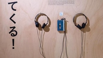 Meski tentu masih ada orang-orang yang mempunyai perangkat khusus yang hanya bisa dipakai untuk memutar musik (digital audio player - DAP). Namun perangkat seperti ini biasanya hanya digunakan oleh para audiophile. (Foto: The Verge)