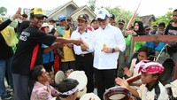 Berbagai atraksi juga ditampilkan. Dari musik tradisional Banyuwangi rebana hingga lantunan lagu-lagu Using hingga atraksi Barong Kumbo. (Ardian Fanani/detikcom)