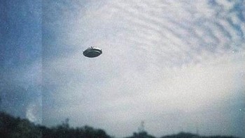 UFO terbang di atas Jepang tahun 1970-an. Foto: istimewa