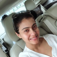Bintang Kuch-Kuch Hota Hai Kajol saat ini berusia 45 tahun. Senyum manis Kajol saat pamer foto selfie tanpa makeup. Bare necessities ....... #letsbeclear #nomakeup #likingmyslef #simplify, tulisnya di keterangan foto Instagram. Foto: dok. Instagram
