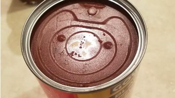 Makanan kaleng dengan wajah beruang. (Foto: Brightside)