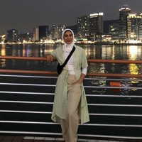 Jelas tidak ada emoji yang mewakili saya dan 550 juta wanita muslim di bumi ini. Dengan jumlah orang sebanyak itu masa tidak ada satu pun emoji yang mewakili mereka. Saya menyadari bahwa banyak wanita berhijab yang menggunakan media sosial, paparnya. Foto: Instagram @rayoufalhumedhi