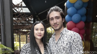 Kemesraan Aura Kasih dengan Eryck Amaral