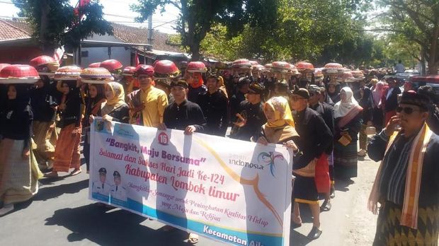 Rayakan Hari Jadi, Lombok Timur Punya Parade 1.000 Dulang