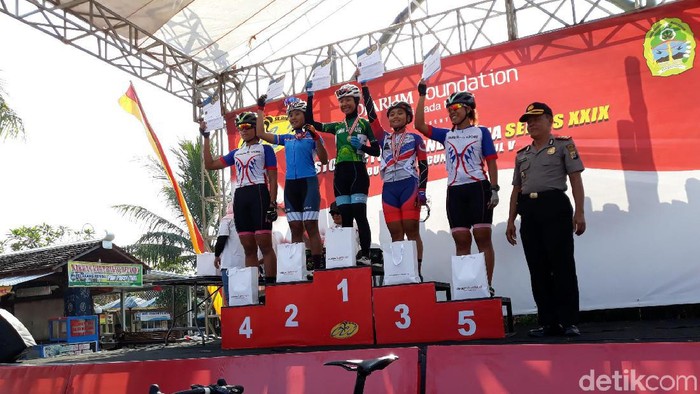 Pebalap Sepeda Jatim Kuasai Nomor Criterium di CCI Series XXIX