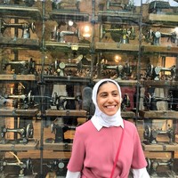 Perusahaan teknologi raksasa seperti Apple pun menerima emoji wanita berhijab itu. Apple mengumumkan kalau emoji wanita berhijab akan menjadi salah satu koleksi karakter emoji baru yang tersedia di perangkat Apple akhir tahun ini. Foto: Instagram @rayoufalhumedhi