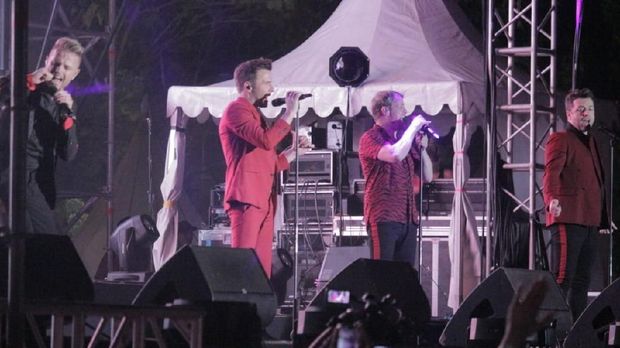 Bikin Iri, Perempuan Ini Diajak Manggung Westlife di Semarang