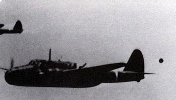 Pesawat tempur Jepang yang diikuti objek aneh di tahun 1943. Foto: Telegraph