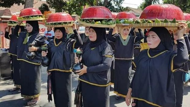 Rayakan Hari Jadi, Lombok Timur Punya Parade 1.000 Dulang