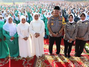 Ribuan Polwan Polda Jatim Berdoa untuk Kedamaian di Indonesia