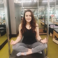 Saat Preity Zinta tampil tanpa riasan. Bintang film Chori Chori Chupke Chupke ini kerap berbagi aktivitas olahraganya mulai dari pilates hingga yoga di Instagram. Foto: dok. Instagram
