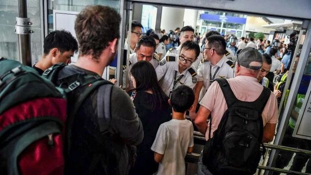 Hong Kong Memanas: Demo Turun ke Jalan, Bandara Jadi Sasaran