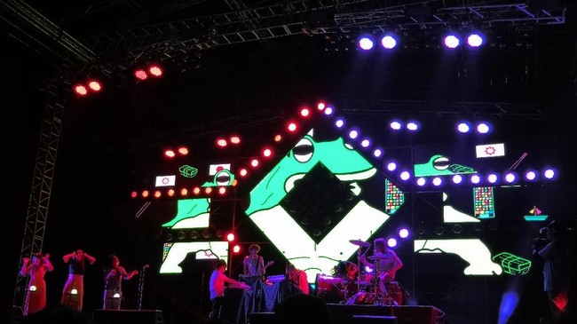 Tampil Super Gemas di Jakarta, Superorganism Umumkan Vakum