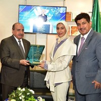 Rayouf Alhumedhi merupakan hijabers di balik pembuatan emoji wanita berhijab tersebut pada perangkat Apple. Ia mengaku ide membuat emoji yang mewakili wanita berhijab bukan hanya untuk bersenang-senang melainkan menunjukkan identitas sebagai muslimah. Foto: Instagram @rayoufalhumedhi