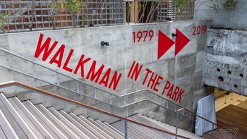 Pada pameran tersebut pengunjung akan disuguhkan dengan berbagai macam produk Walkman dari Sony yang dipajang disetiap sudut Ginza Sony Park. (Foto: The Verge)
