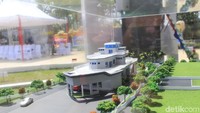 Bangunan yang baru diresmikan pada 1 September 2019 ini, memiliki tiga lantai yang tiap lantainya memiliki fasilitas dan sarana yang beragam. Mulai dari museum, perpustakaan dan simulator di anjungan kapal. (Yudha Maulana/detikcom)