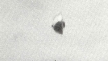 Foto obyek angkasa misterius ini dijepret tahun 1966 di Melbourne, Australia. Foto: istimewa