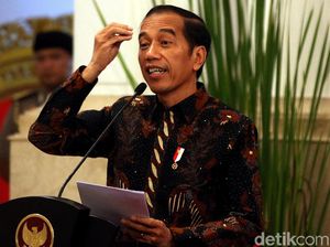 Jokowi Soroti Pasar Ramai Jelang Idul Fitri: Ingat Protokol Kesehatan!