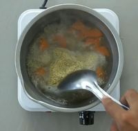 Duh! Chef Ini Bikin Cara Ribet Menikmati Mie Instan Rasa Kari 