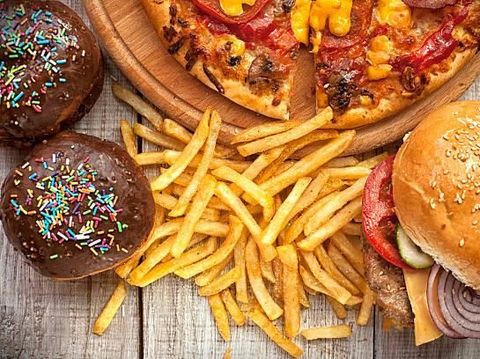 Makan Junk Food Setiap Hari Selama 10 Tahun, Remaja Ini Jadi Buta dan Tuli