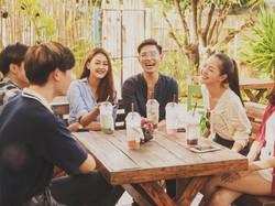Video: Trik Styling Baju Ngantor Jadi Outfit Hangout, Auto Modis Tanpa Repot!
