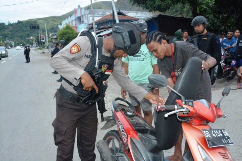 Razia di Abepura dan Waena, Polda Papua Amankan 45 Senjata Tajam Razia di Abepura dan Waena, Polda Papua Amankan 45 Senjata Tajam