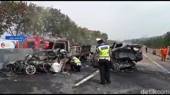 Kecelakaan mobil bisa meninggalkan trauma. (Foto: Dian Firmansyah/CNN Indonesia) Kecelakaan mobil bisa meninggalkan trauma. (Foto: Dian Firmansyah/CNN Indonesia)