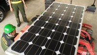 Prototype mobil listrik tenaga surya ini menggunakan tiga panel yang dapat menunjukkan kecepatan dan masih akan disempurnakan. Dengan menggunakan empat baterai untuk pengisian baterai yang menggunakan tenaga surya, meskipun diakuinya belum maksimal dalam pengisian.