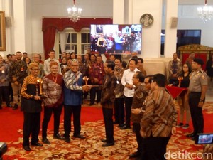 Jokowi Beri Hadiah ke Pemenang Festival Gapura Cinta Negeri