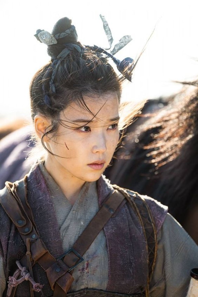 Begini penampilan Jang Manwol ketika menjadi orang biasa di masa lalu. Foto: Instagram/Pinterest