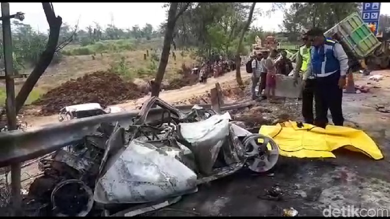 7800 Koleksi Foto Penampakan Di Kecelakaan Tol Cipularang HD Terbaru